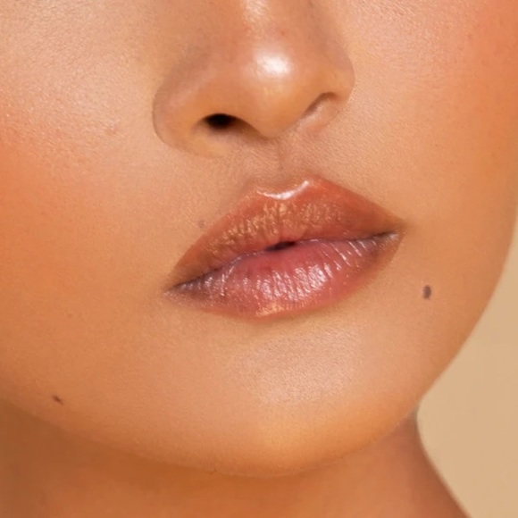 MELLOW | liquid lip gloss in St. Tropez 🧡 - Picture 4 of 5